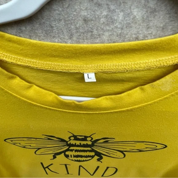 Women's Graphic Tshirt L - Picture 4 of 7